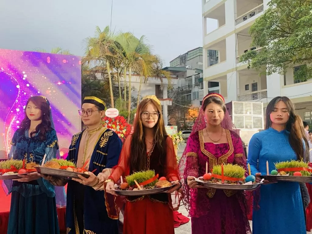 Trải nghiệm Novruz Bayram - lễ hội văn hoá độc đáo của người Azerbaijan tại Việt Nam Trải nghiệm Novruz Bayram - lễ hội văn hoá độc đáo của người Azerbaijan tại Việt Nam