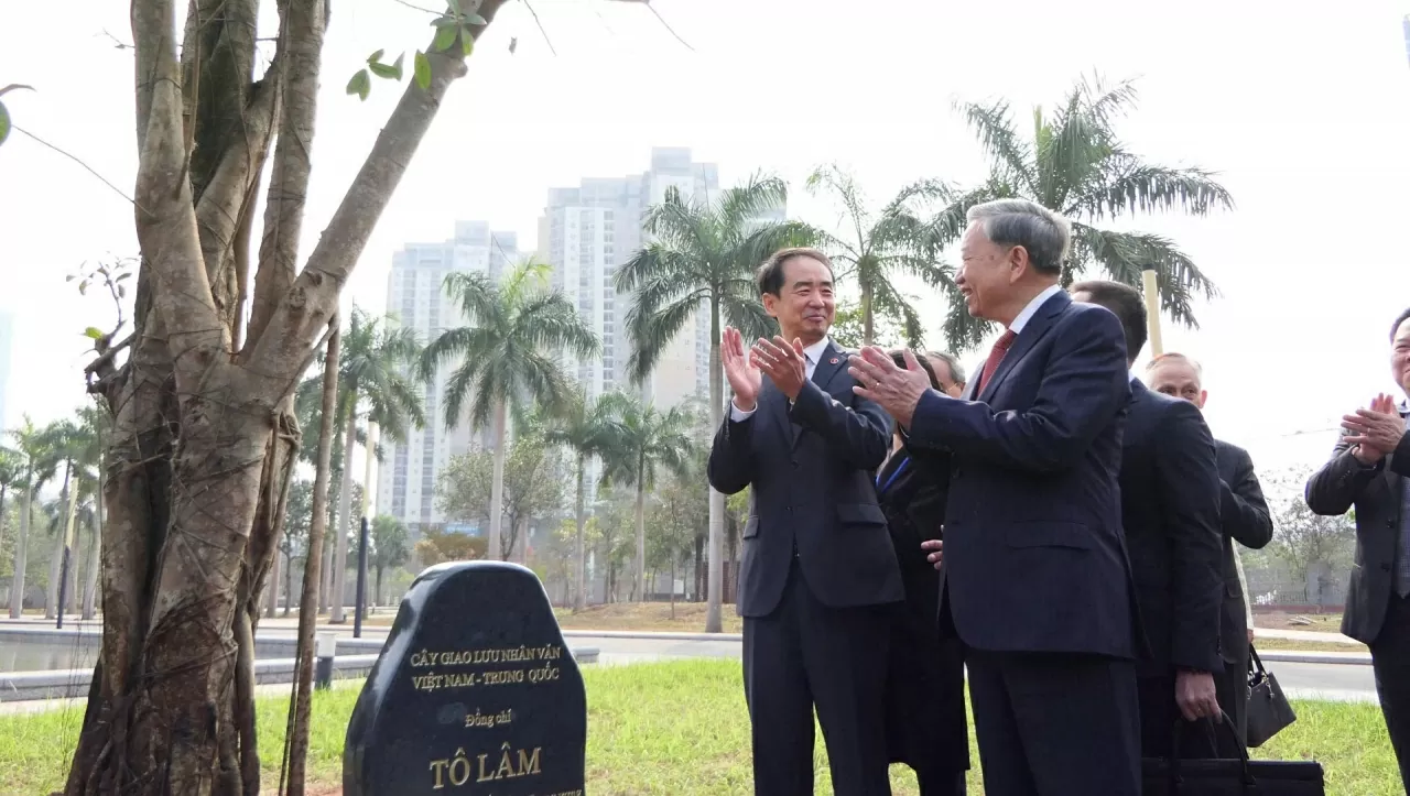 Tổng Bí thư dự chương trình Gặp gỡ lưu học sinh, sinh viên Việt-Trung các thời kỳ Tổng Bí thư dự chương trình Gặp gỡ lưu học sinh, sinh viên Việt-Trung các thời kỳ