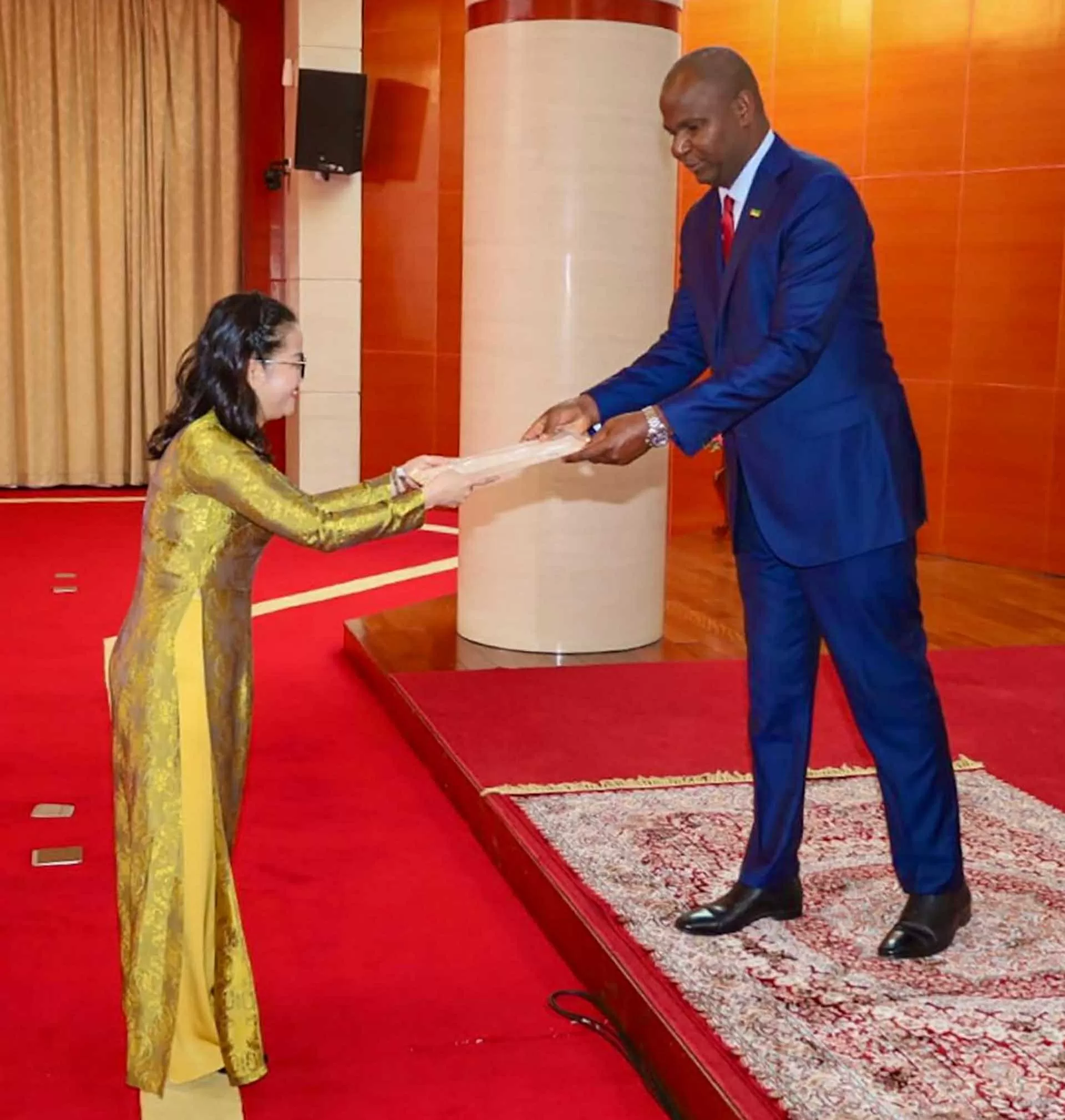 Đại sứ Trần Thị Thu Thìn trình Thư ủy nhiệm lên Tổng thống Mozambique Đại sứ Trần Thị Thu Thìn trình Thư ủy nhiệm lên Tổng thống Mozambique