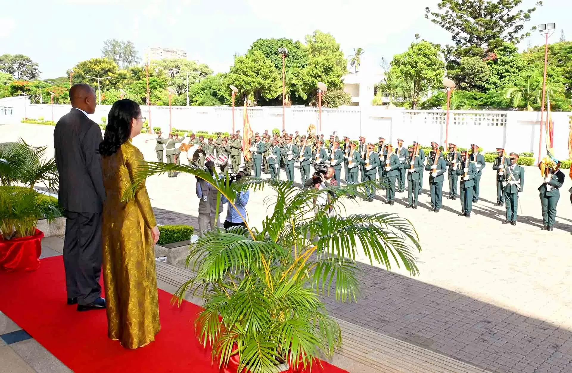 Đại sứ Trần Thị Thu Thìn trình Thư ủy nhiệm lên Tổng thống Mozambique Đại sứ Trần Thị Thu Thìn trình Thư ủy nhiệm lên Tổng thống Mozambique