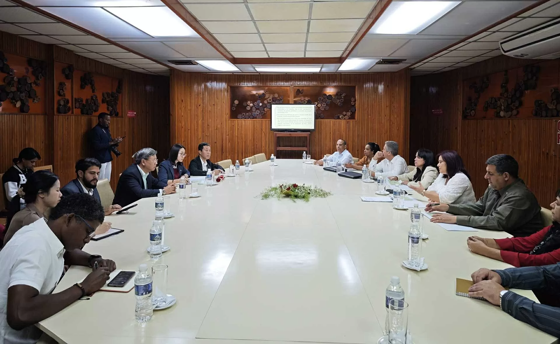 Thúc đẩy hợp tác giữa tỉnh Pinar del Río, Cuba và các địa phương và doanh nghiệp Việt Nam Thúc đẩy hợp tác giữa tỉnh Pinar del Río, Cuba và các địa phương và doanh nghiệp Việt Nam