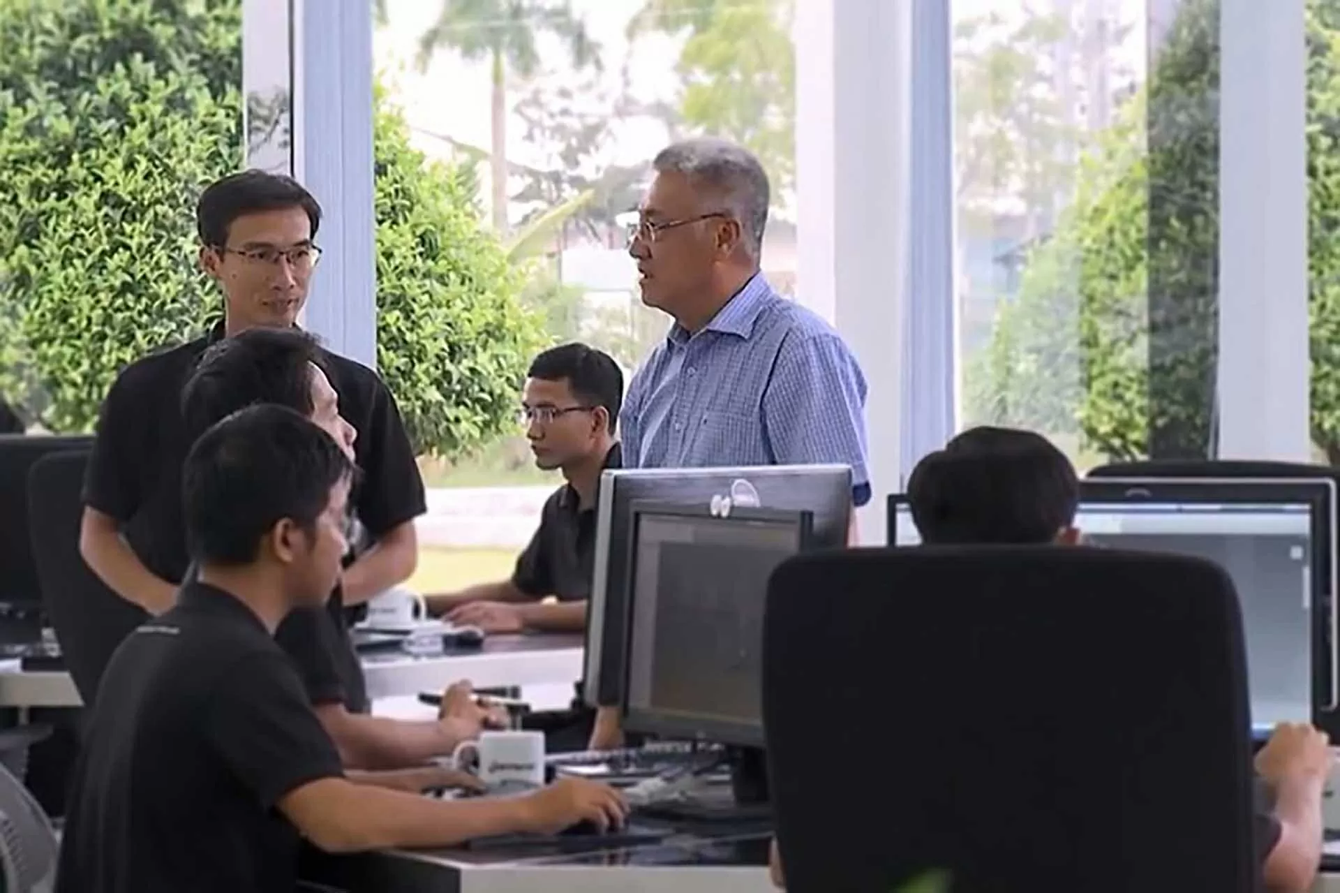Nghị quyết 57 - Tiếp sức khát vọng của kiều bào: Bài toán thử thách và lời giải thực tiễn (Kỳ II) Nghị quyết 57 - Tiếp sức khát vọng của kiều bào: Bài toán thử thách và lời giải thực tiễn (Kỳ II)