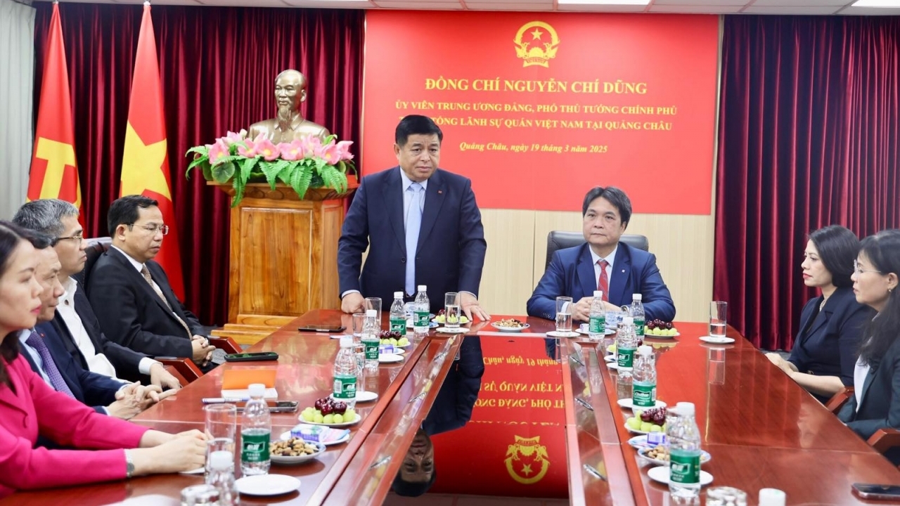 Phó Thủ tướng Nguyễn Chí Dũng thăm Tổng Lãnh sự quán Việt Nam tại Quảng Châu