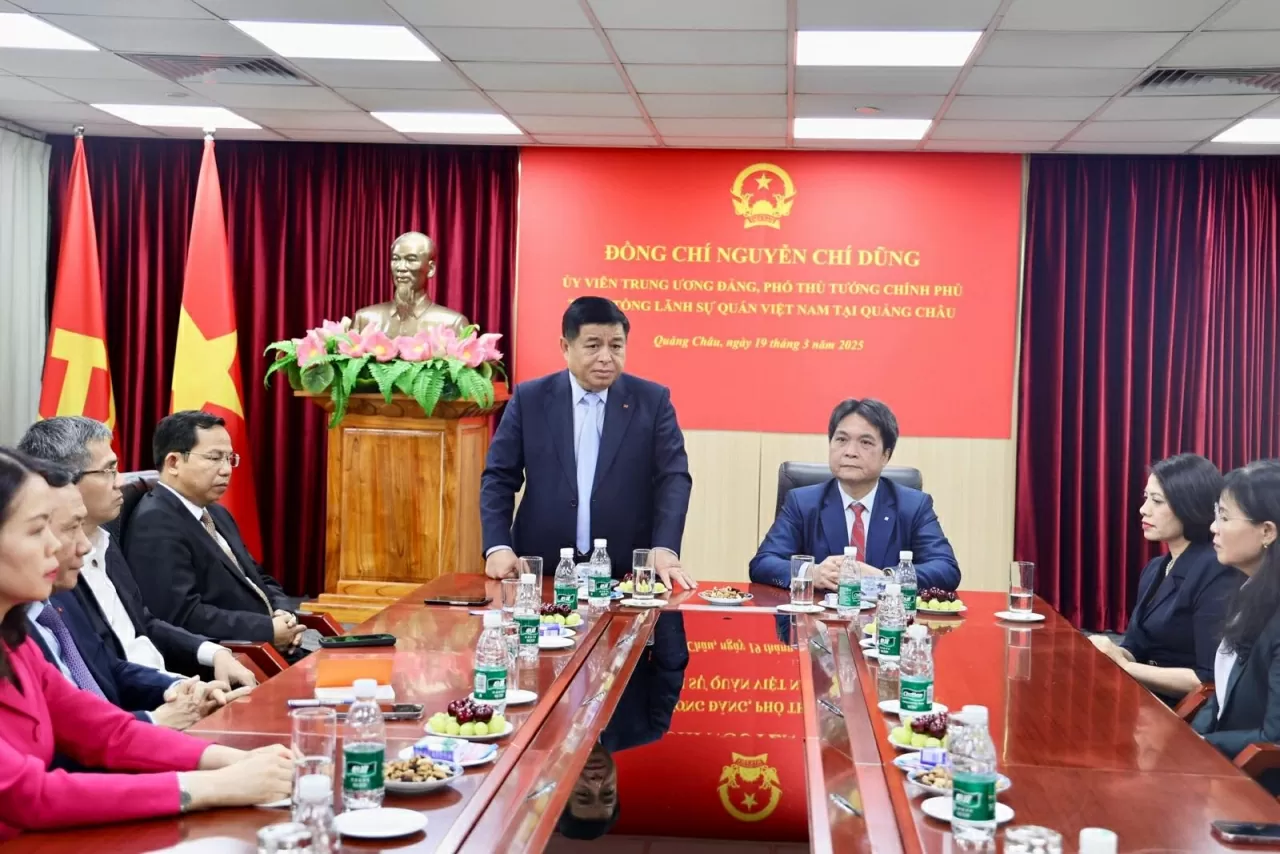 Phó Thủ tướng Nguyễn Chí Dũng thăm Tổng Lãnh sự quán Việt Nam tại Quảng Châu