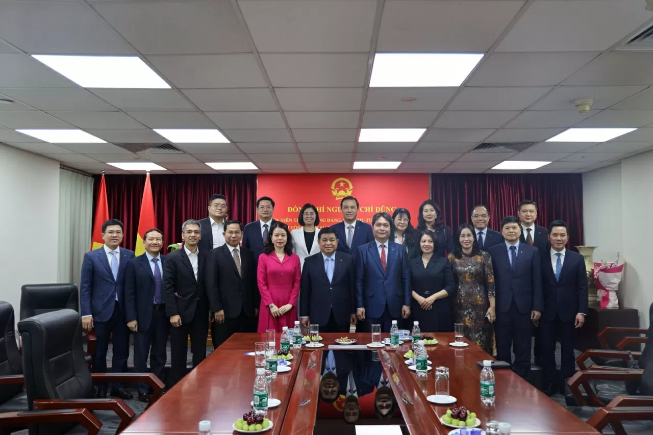 Phó Thủ tướng Nguyễn Chí Dũng thăm Tổng Lãnh sự quán Việt Nam tại Quảng Châu