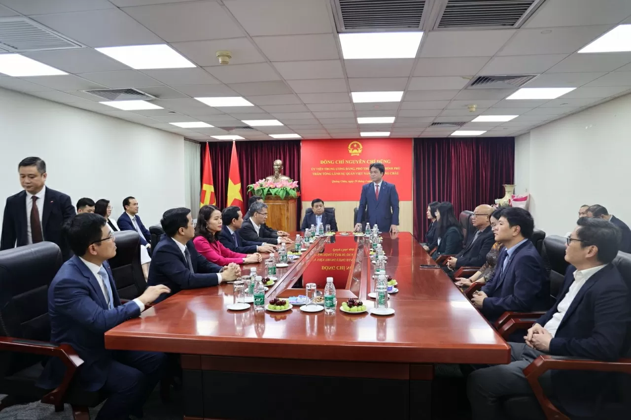 Phó Thủ tướng Nguyễn Chí Dũng thăm Tổng Lãnh sự quán Việt Nam tại Quảng Châu