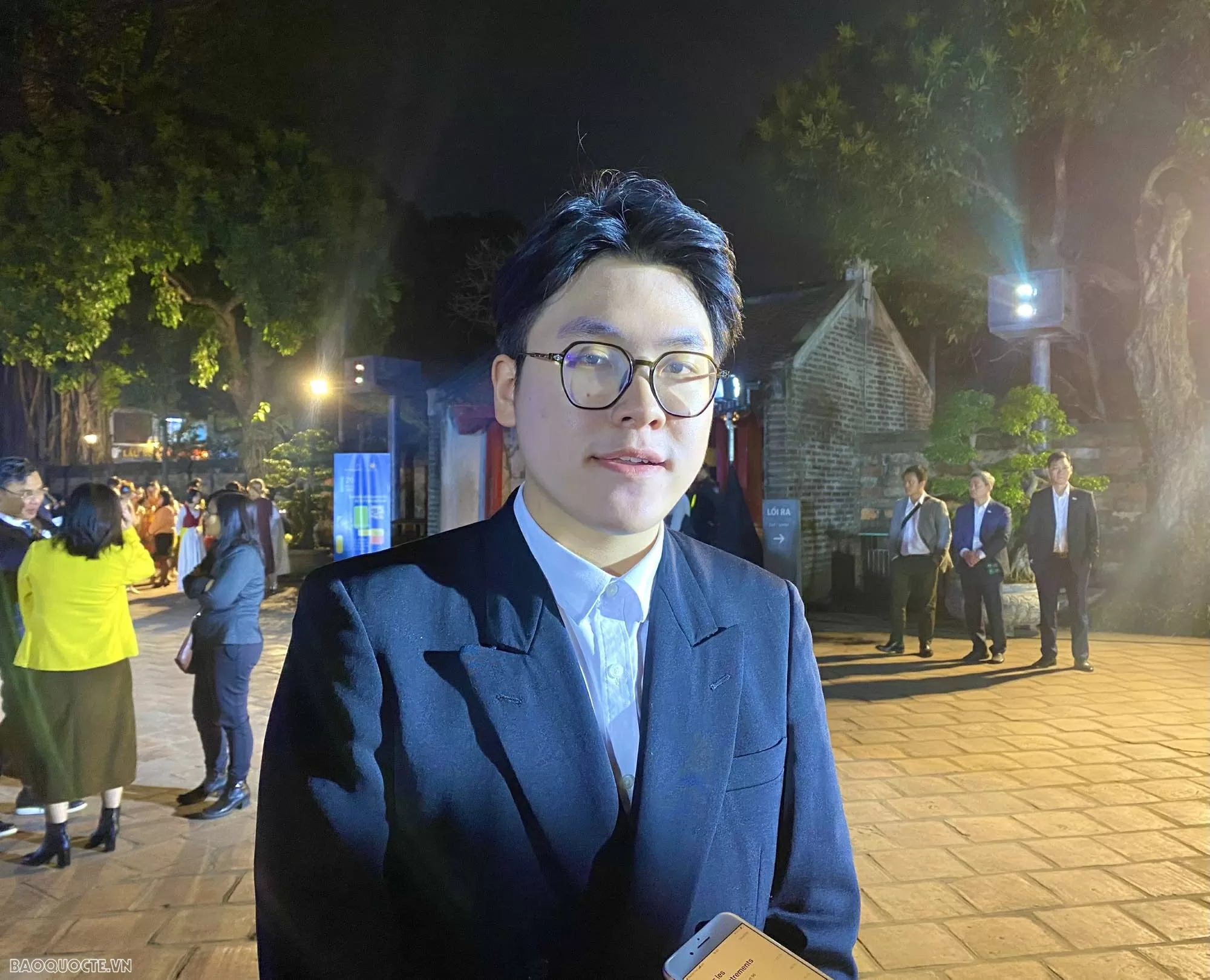 Anh Trương Thế Vinh, quản lý marketing Tổ chức giáo dục Pháp ngữ Je Parle Français, nguyên Chủ nhiệm CLB Pháp ngữ Học viện Ngoại giao cho biết, việc học tiếng Pháp không chỉ là một công cụ giao tiếp, mà còn là cầu nối giúp người trẻ khám phá và tìm về nhiều nền văn hóa Pháp ngữ khác. (Ảnh: Ngọc Anh) Anh Trương Thế Vinh, quản lý marketing Tổ chức giáo dục Pháp ngữ Je Parle Français, nguyên Chủ nhiệm CLB Pháp ngữ Học viện Ngoại giao cho biết, việc học tiếng Pháp không chỉ là một công cụ giao tiếp, mà còn là cầu nối giúp người trẻ khám phá và tìm về nhiều nền văn hóa Pháp ngữ khác. (Ảnh: Ngọc Anh)