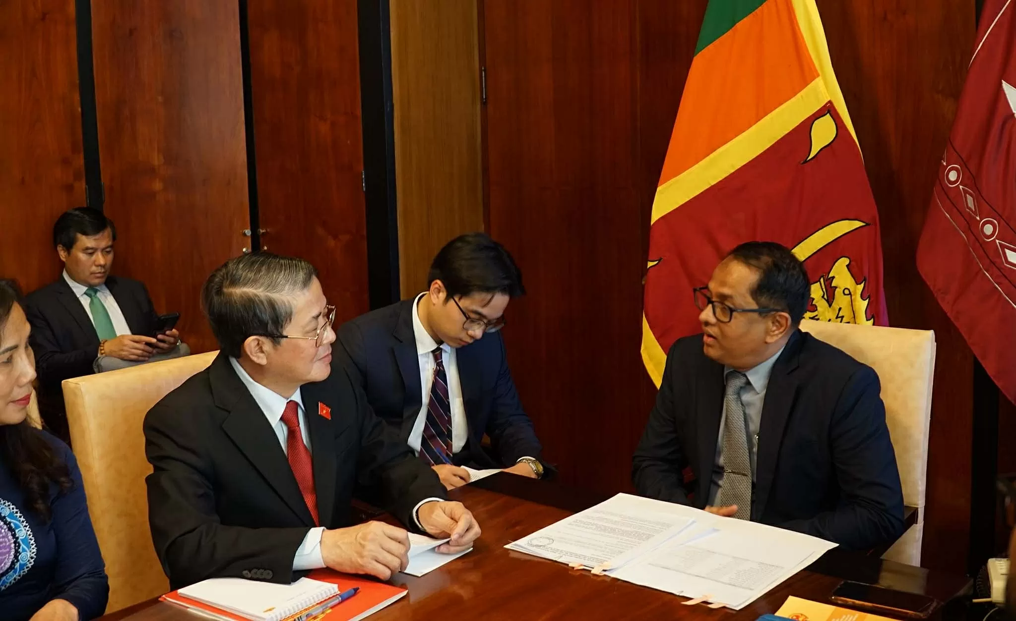 Việt Nam luôn coi trọng vun đắp quan hệ hữu nghị truyền thống và hợp tác nhiều mặt với Sri Lanka