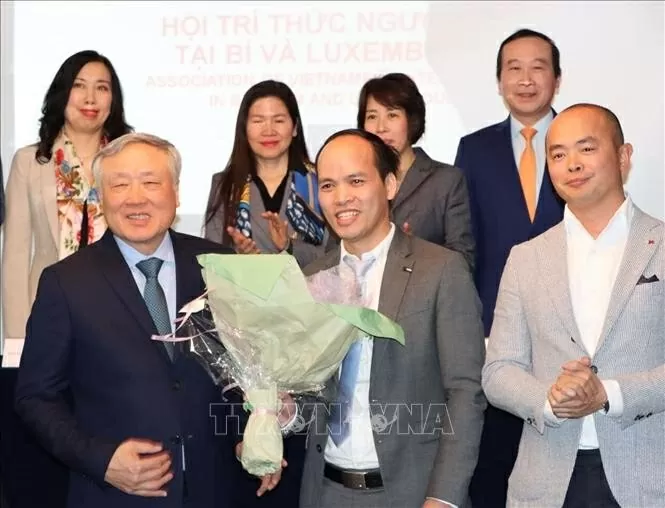 Ra mắt Hội trí thức Việt Nam tại Bỉ và Luxembourg Ra mắt Hội trí thức Việt Nam tại Bỉ và Luxembourg