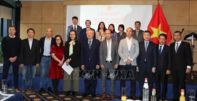 Ra mắt Hội trí thức Việt Nam tại Bỉ và Luxembourg Ra mắt Hội trí thức Việt Nam tại Bỉ và Luxembourg