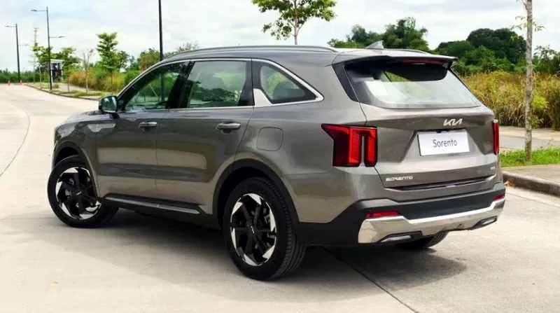 Kia Sorento 2025 cũng đã được bắt gặp tại trung tâm kiểm định khí thải ở Hà Nội