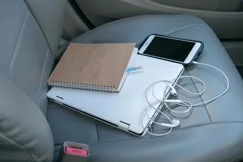 5 vận dụng hằng ngày không nên để quên trong xe ô tô 5 vận dụng hằng ngày không nên để quên trong xe ô tô