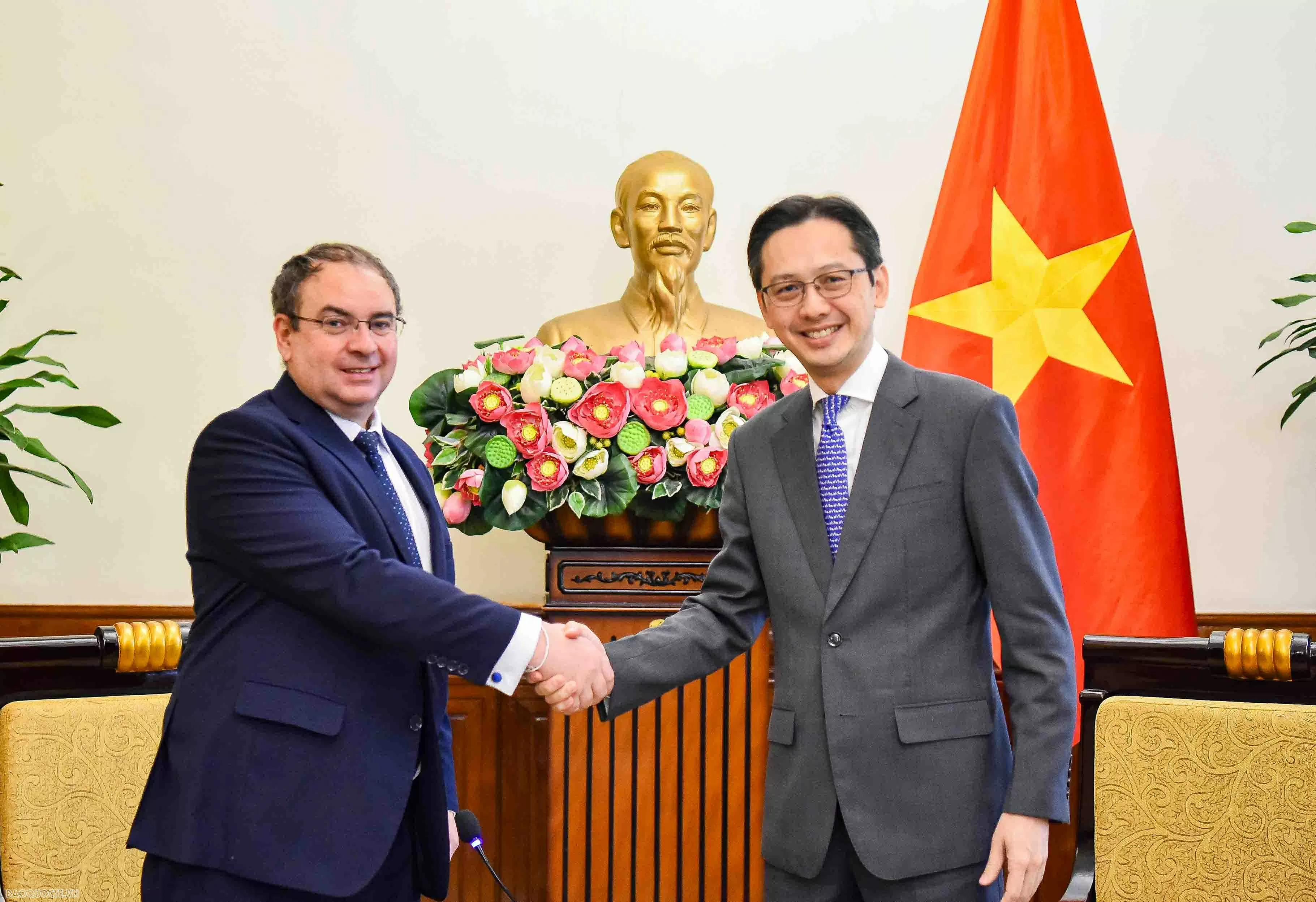 Thứ trưởng Đỗ Hùng Việt tiếp Giám đốc VP Cơ quan ĐH Pháp tại Hà Nội