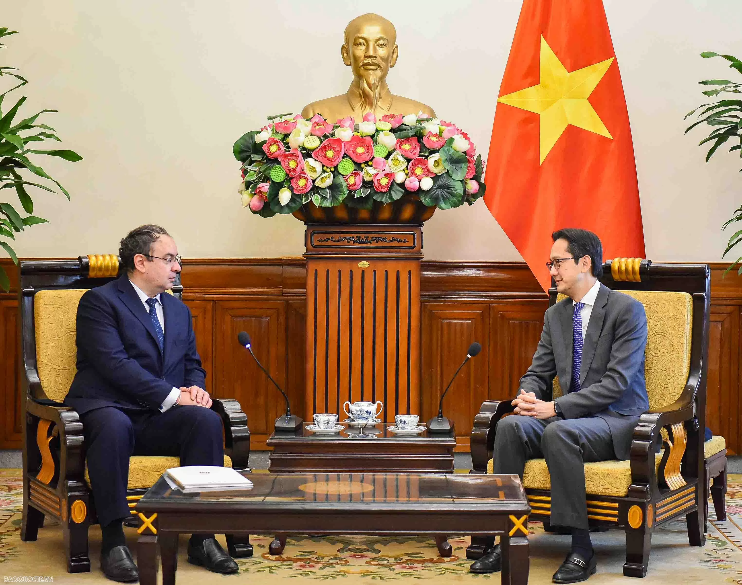 Thứ trưởng Đỗ Hùng Việt tiếp Giám đốc VP Cơ quan ĐH Pháp tại Hà Nội