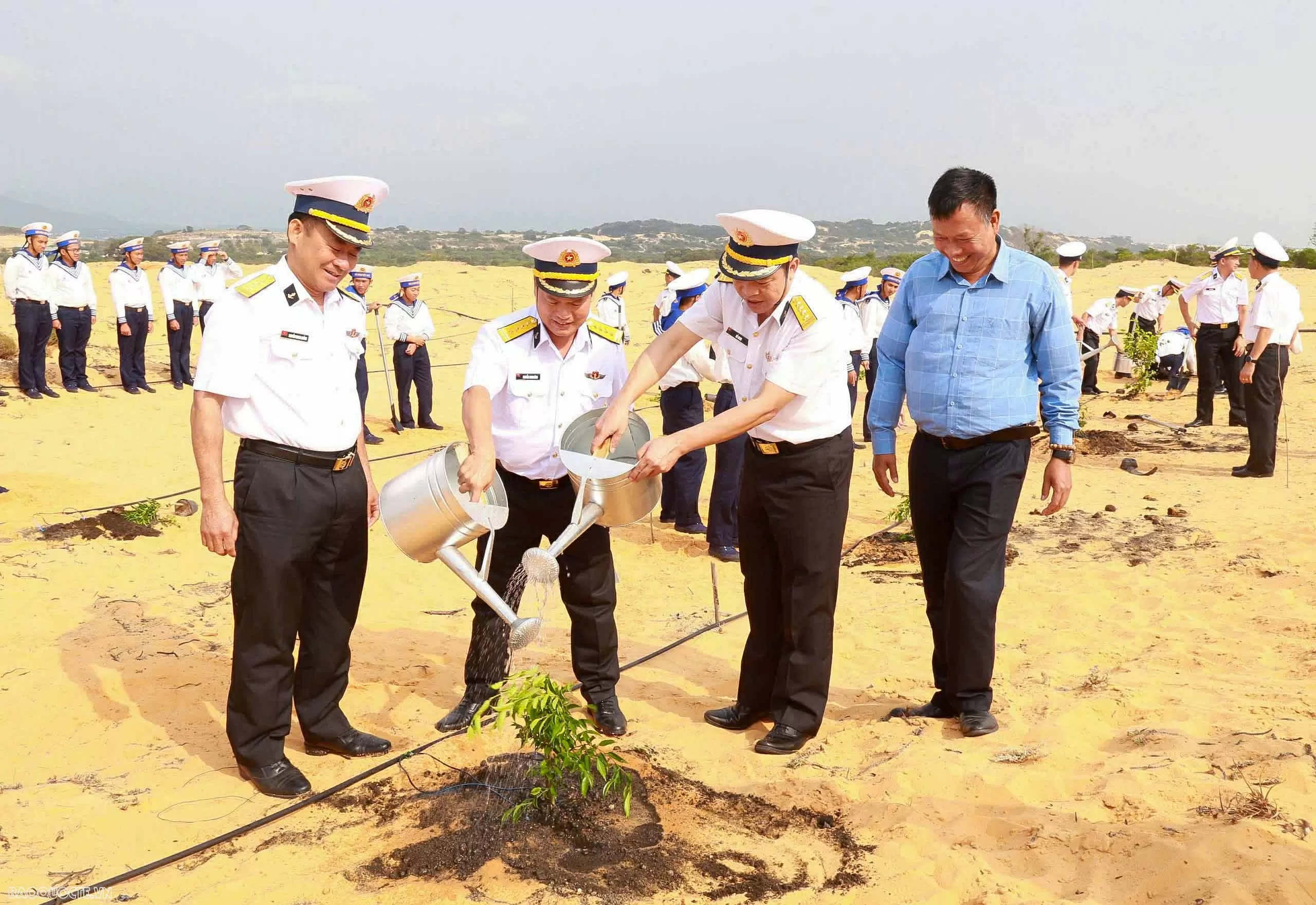 Vùng 4 Hải quân phủ xanh bán đảo Cam Ranh