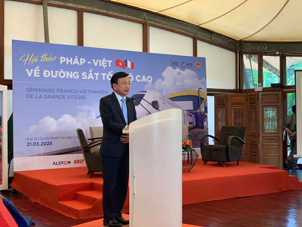 Pháp mong muốn hợp tác cùng Việt Nam trong dự án đường sắt cao tốc Bắc-Nam