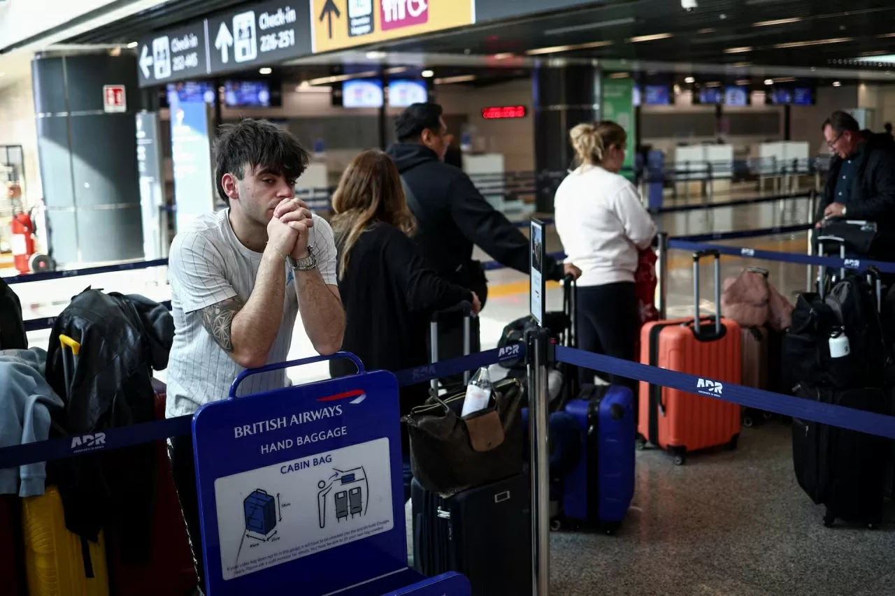 Anh: Cận cảnh đám cháy lớn tại sân bay Heathrow, làm gián đoạn hoạt động du lịch toàn cầu