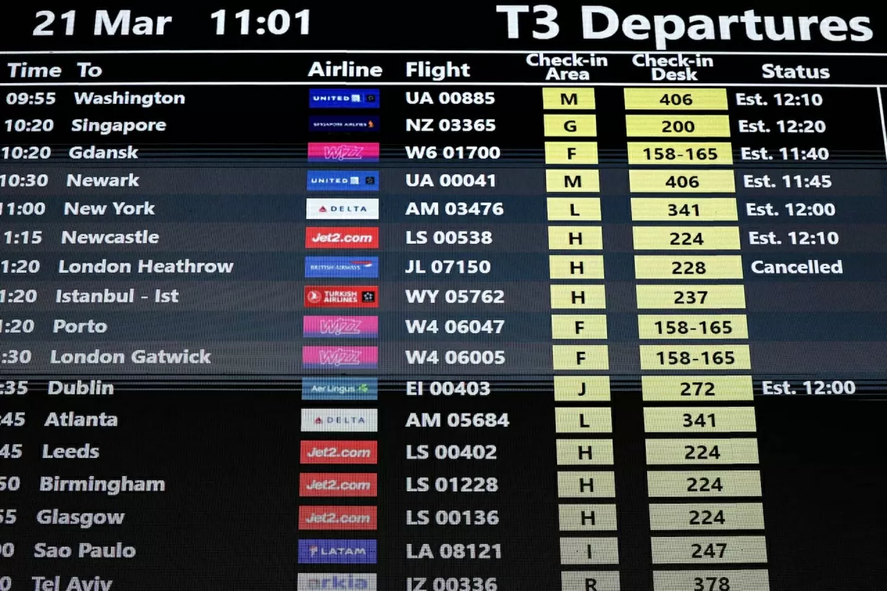 Anh: Cận cảnh đám cháy lớn tại sân bay Heathrow, làm gián đoạn hoạt động du lịch toàn cầu
