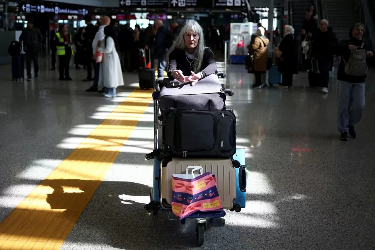 Anh: Cận cảnh đám cháy lớn tại sân bay Heathrow, làm gián đoạn hoạt động du lịch toàn cầu