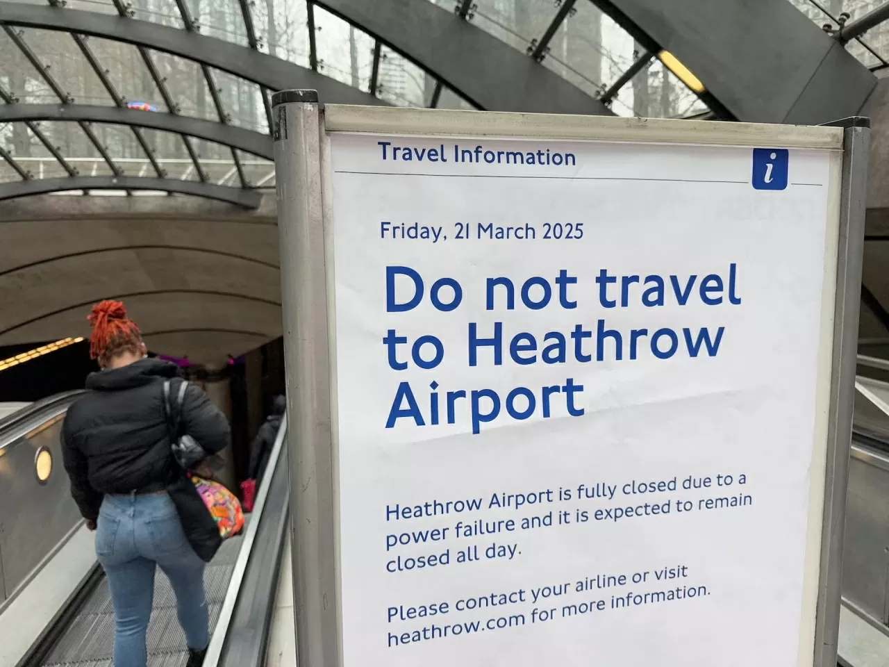 Anh: Cận cảnh đám cháy lớn tại sân bay Heathrow, làm gián đoạn hoạt động du lịch toàn cầu