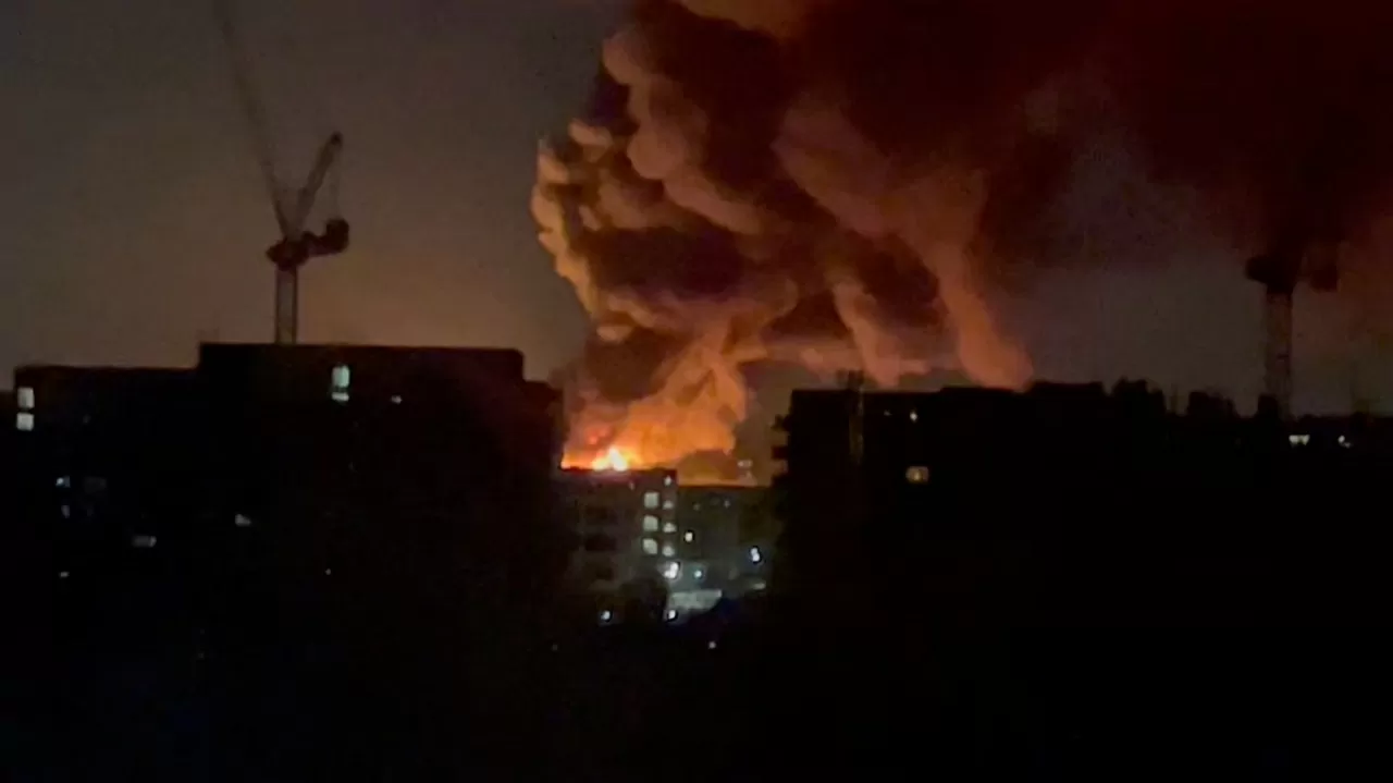 Anh: Cận cảnh đám cháy lớn tại sân bay Heathrow, làm gián đoạn hoạt động du lịch toàn cầu