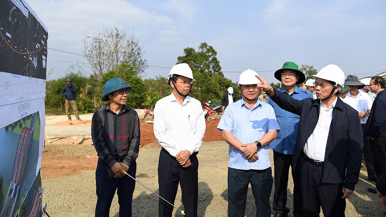 pho thu tuong bo truong bui thanh son don doc giai phong mat bang du an duong hanh lang kinh te phia dong