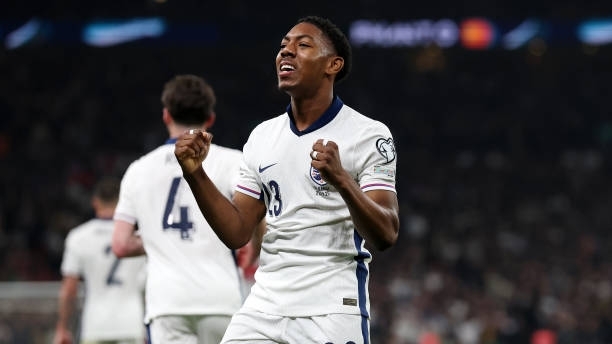 Vượt Marcus Rashford, hậu vệ trẻ Lewis-Skelly đi vào lịch sử dội tuyển Anh