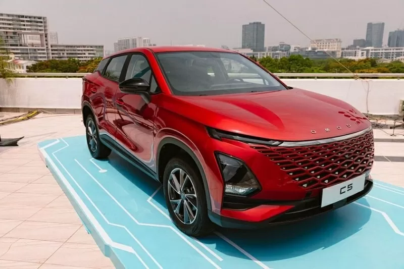 Phần đầu của Omoda C5 Luxury nổi bật với bộ lưới tản nhiệt không viền