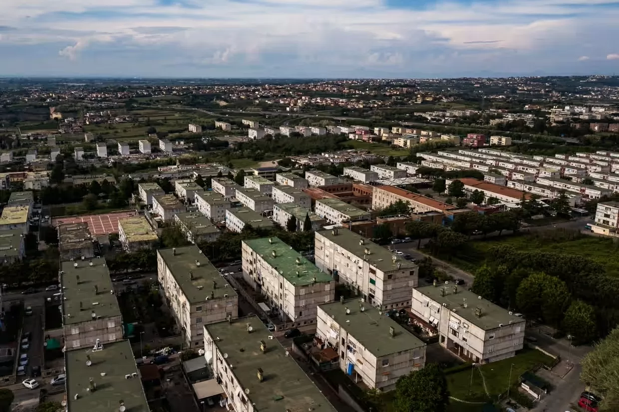 Cuộc sống ở siêu núi lửa Phlegraean Fields của Italy