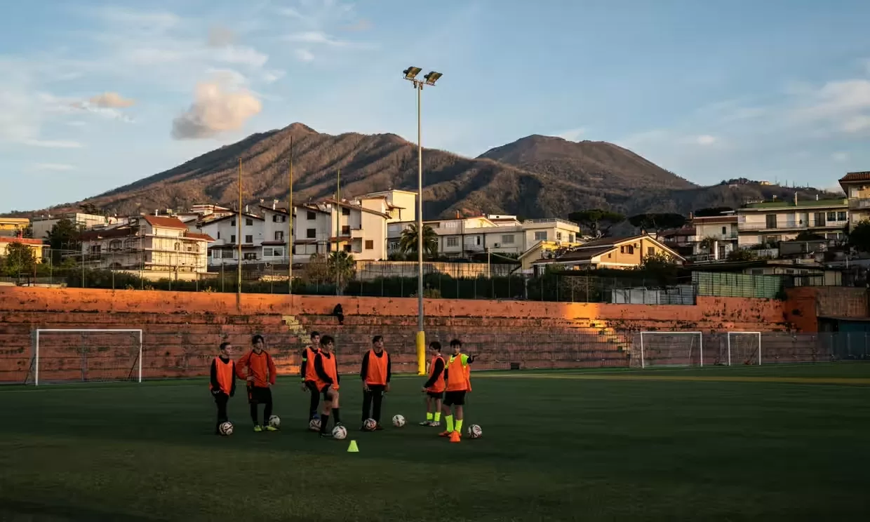 Cuộc sống ở vùng núi lửa Phlegraean Fields của Italy Cuộc sống ở siêu núi lửa Phlegraean Fields của Italy