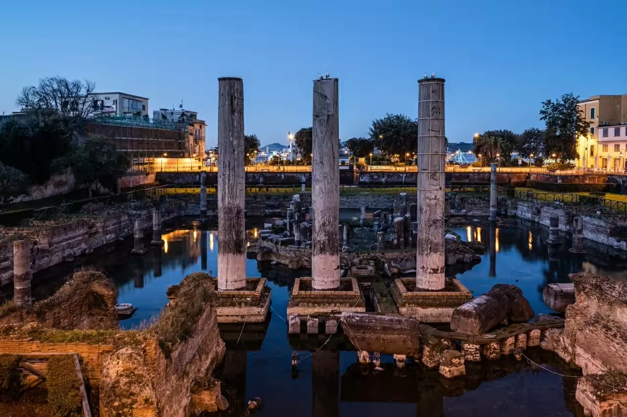Cuộc sống ở siêu núi lửa Phlegraean Fields của Italy