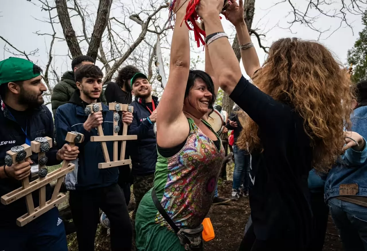 Cuộc sống ở siêu núi lửa Phlegraean Fields của Italy