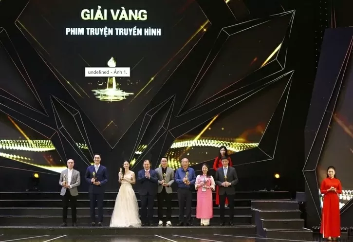 Chúng ta của 8 năm sau, Không thời gian, Miền quên lãng giành giải Vàng Liên hoan Truyền hình toàn quốc lần thứ 42 Chúng ta của 8 năm sau, Không thời gian, Miền quên lãng giành giải Vàng Liên hoan Truyền hình toàn quốc lần thứ 42