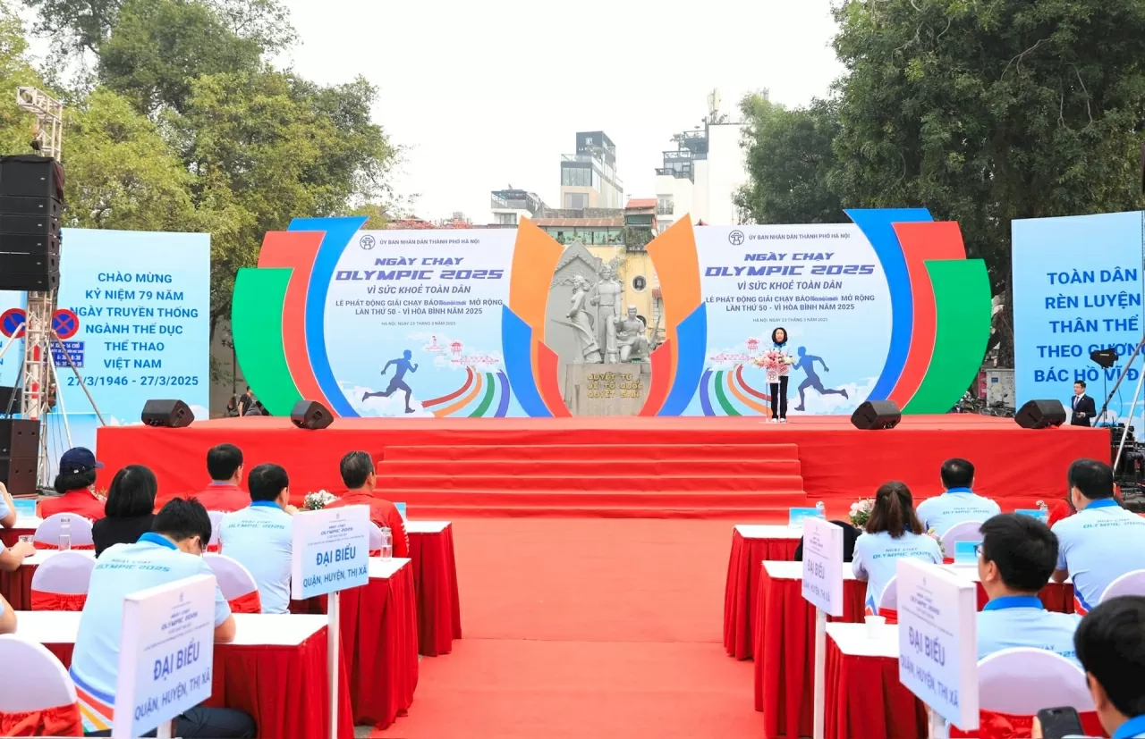 Toàn cảnh Lễ phát động Ngày chạy Olympic vì sức khỏe toàn dân, giải chạy Báo Hànộimới mở rộng - Vì hòa bình 2025