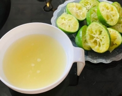 Cảnh báo hậu quả khôn lường từ việc uống nước cốt chanh để thải độc