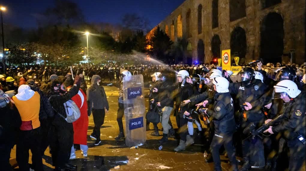 thi truong istanbul bi bat tinh hinh tho nhi ky cang nhu day dan nguy co bieu tinh dien bien phuc tap