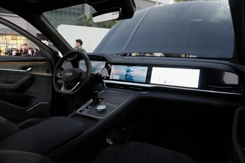 Geely Monjaro có thể tự tìm được vị trí đỗ hoặc đến đón người lái