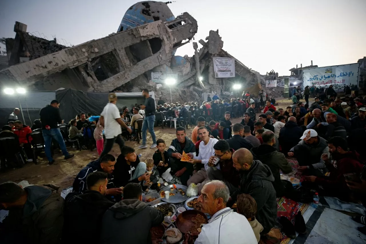 Ảnh ấn tượng: Nga nói về kết quả chiến dịch ở Kursk, châu Âu khởi động kế hoạch tái vũ trang, Mỹ và Taliban họp trao trả con tin