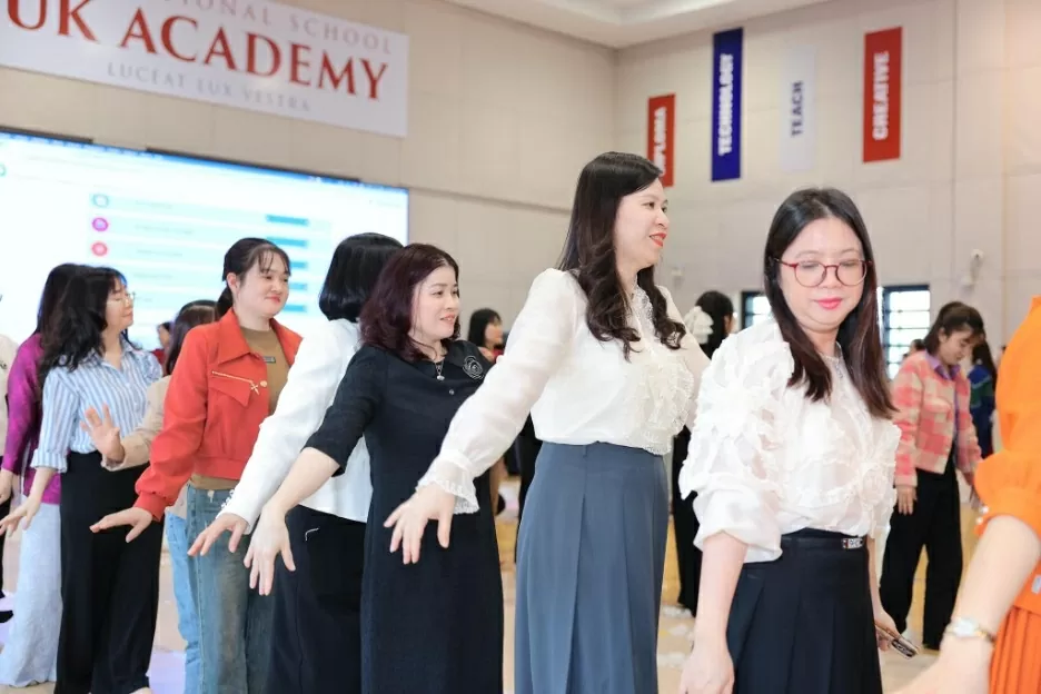 Hạ Long: Nâng cao chất lượng giáo dục mầm non, tiếp cận các phương pháp quốc tế tiên tiến. Các giáo viên hào hứng tham gia các hoạt động của buổi tập huấn Hạ Long: Nâng cao chất lượng giáo dục mầm non, tiếp cận các phương pháp quốc tế tiên tiến. Các giáo viên hào hứng tham gia các hoạt động của buổi tập huấn