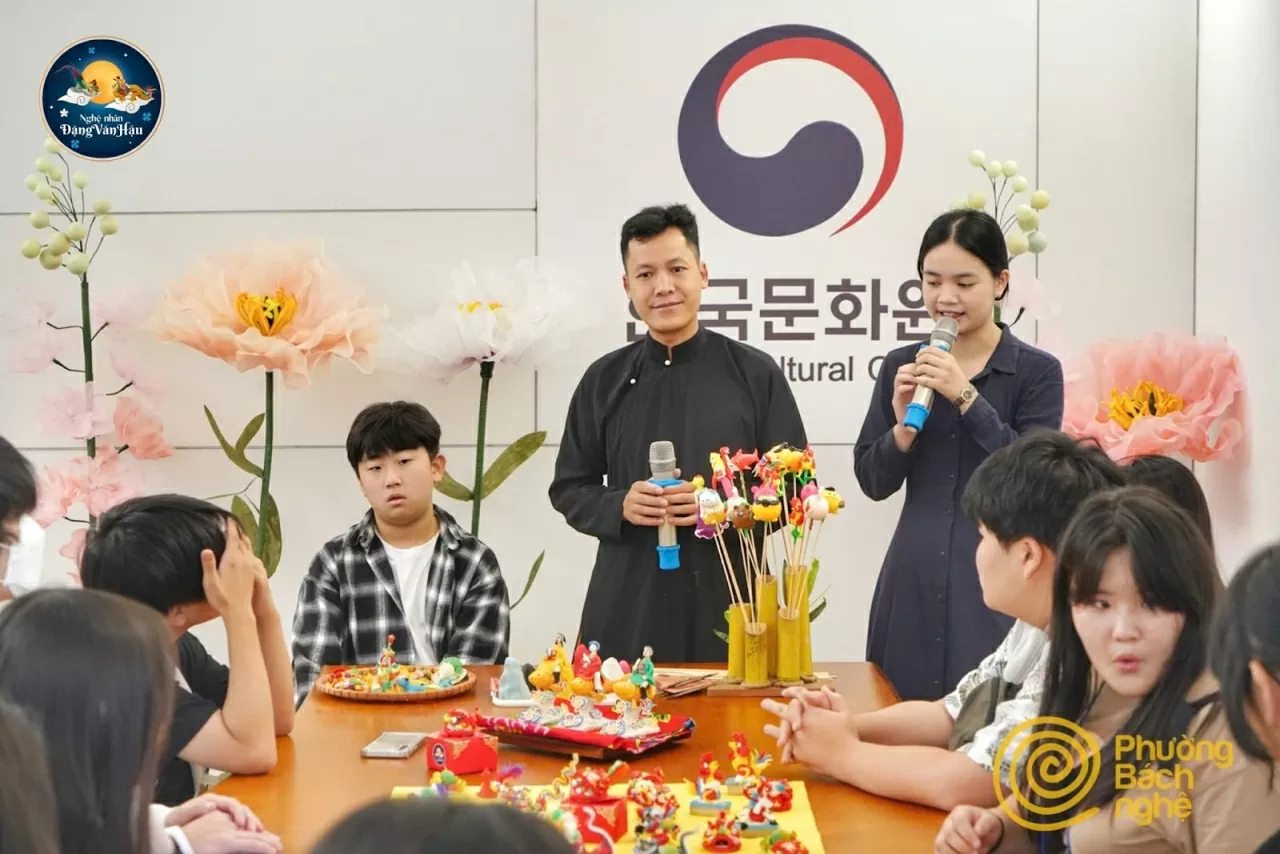 Nghệ nhân tò hè kể chuyện giữ nghề giữa thời đại số Nghệ nhân tò hè kể chuyện giữ nghề giữa thời đại số