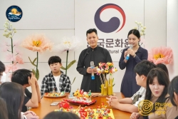 Nghệ nhân tò he kể chuyện giữ nghề giữa thời đại số