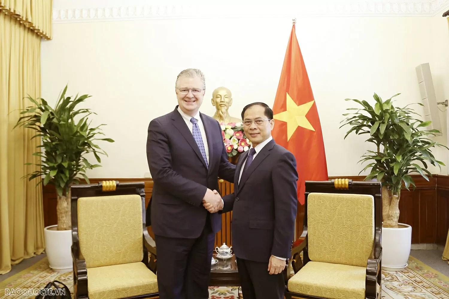 Phó Thủ tướng, Bộ trưởng Ngoại giao Bùi Thanh Sơn tiếp lãnh đạo Tập đoàn Asia Group Daniel Kritenbrink