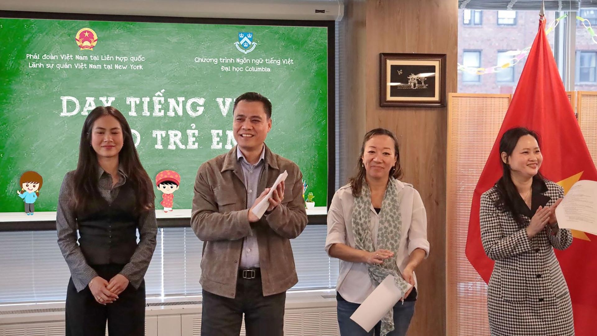 Khai giảng lớp dạy tiếng Việt cho các em nhỏ tại thành phố New York (Mỹ)