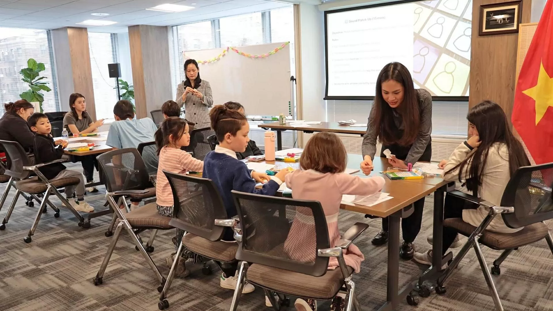 Khai giảng lớp dạy tiếng Việt cho các em nhỏ tại thành phố New York (Mỹ) Khai giảng lớp dạy tiếng Việt cho các em nhỏ tại thành phố New York (Mỹ)