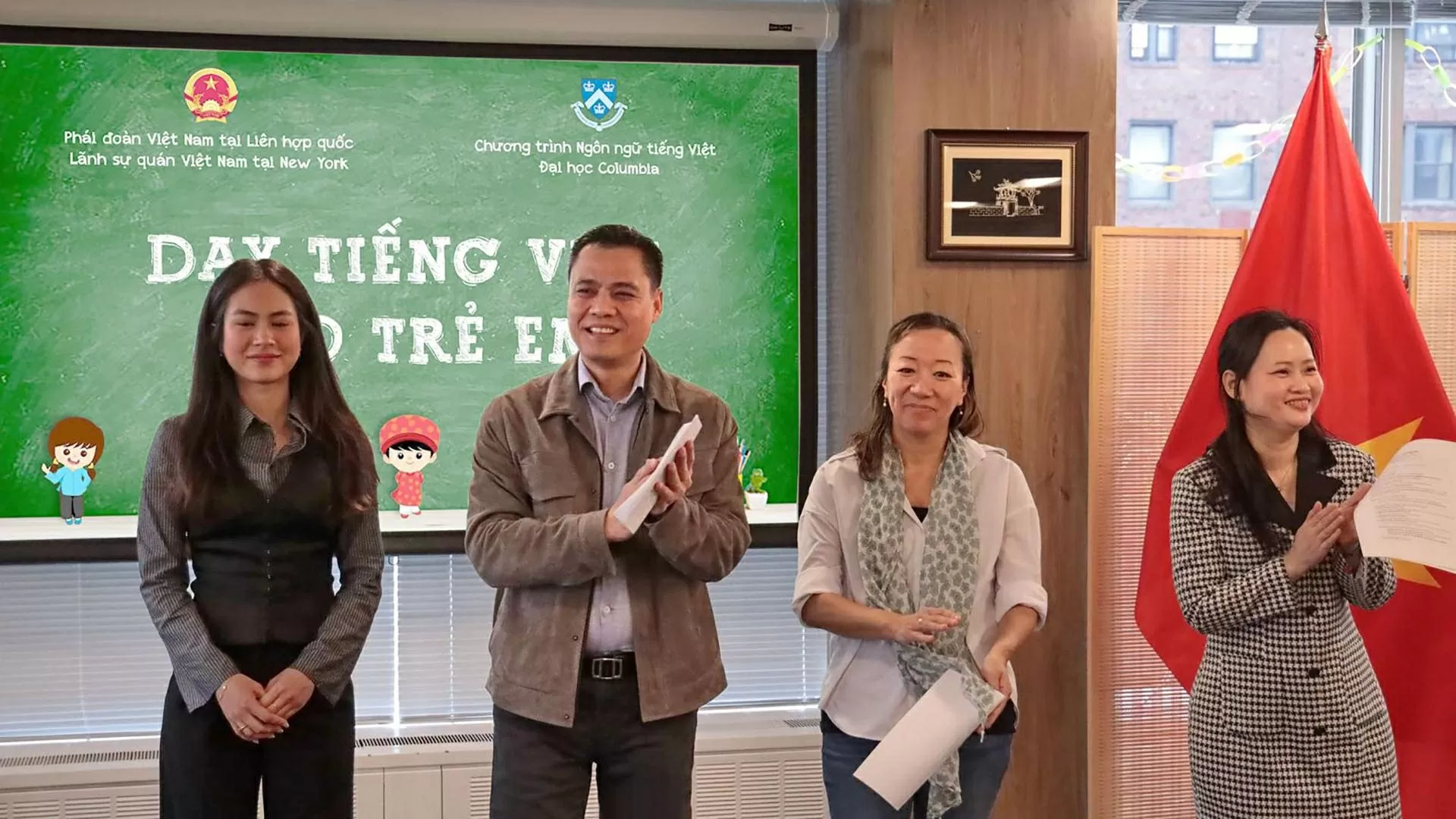 Khai giảng lớp dạy tiếng Việt cho các em nhỏ tại thành phố New York (Mỹ)