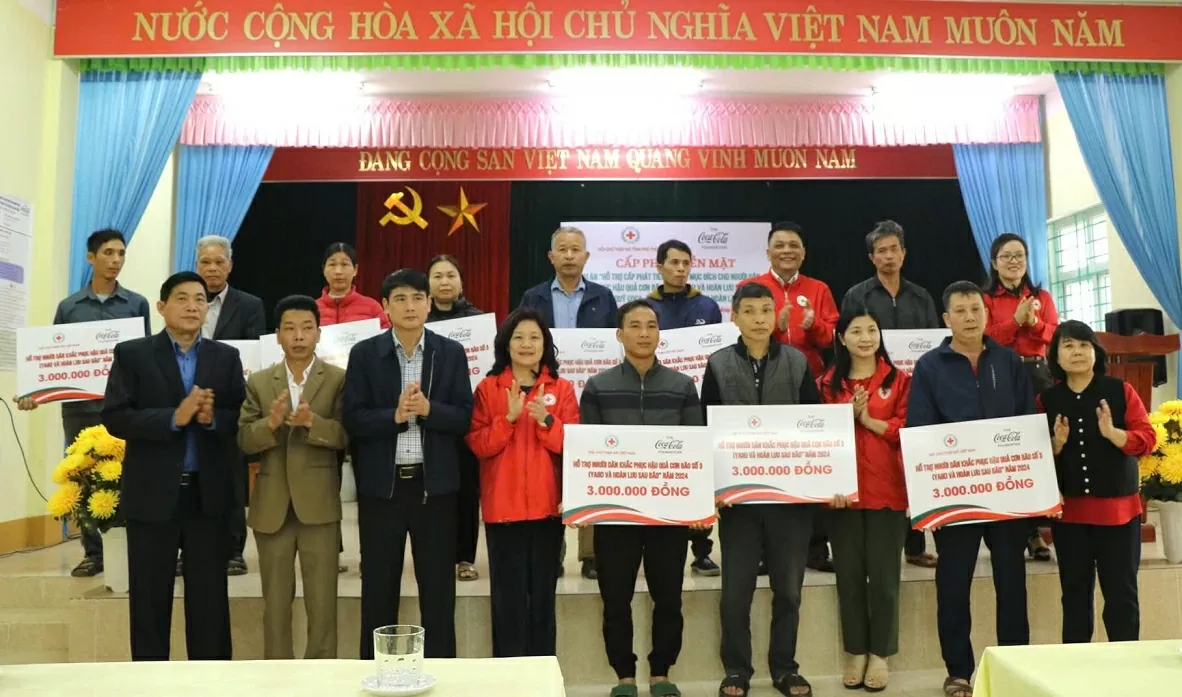 Tiếp sức sau bão, giúp người dân Phú Thọ tái thiết cuộc sống Tiếp sức sau bão, giúp người dân Phú Thọ tái thiết cuộc sống