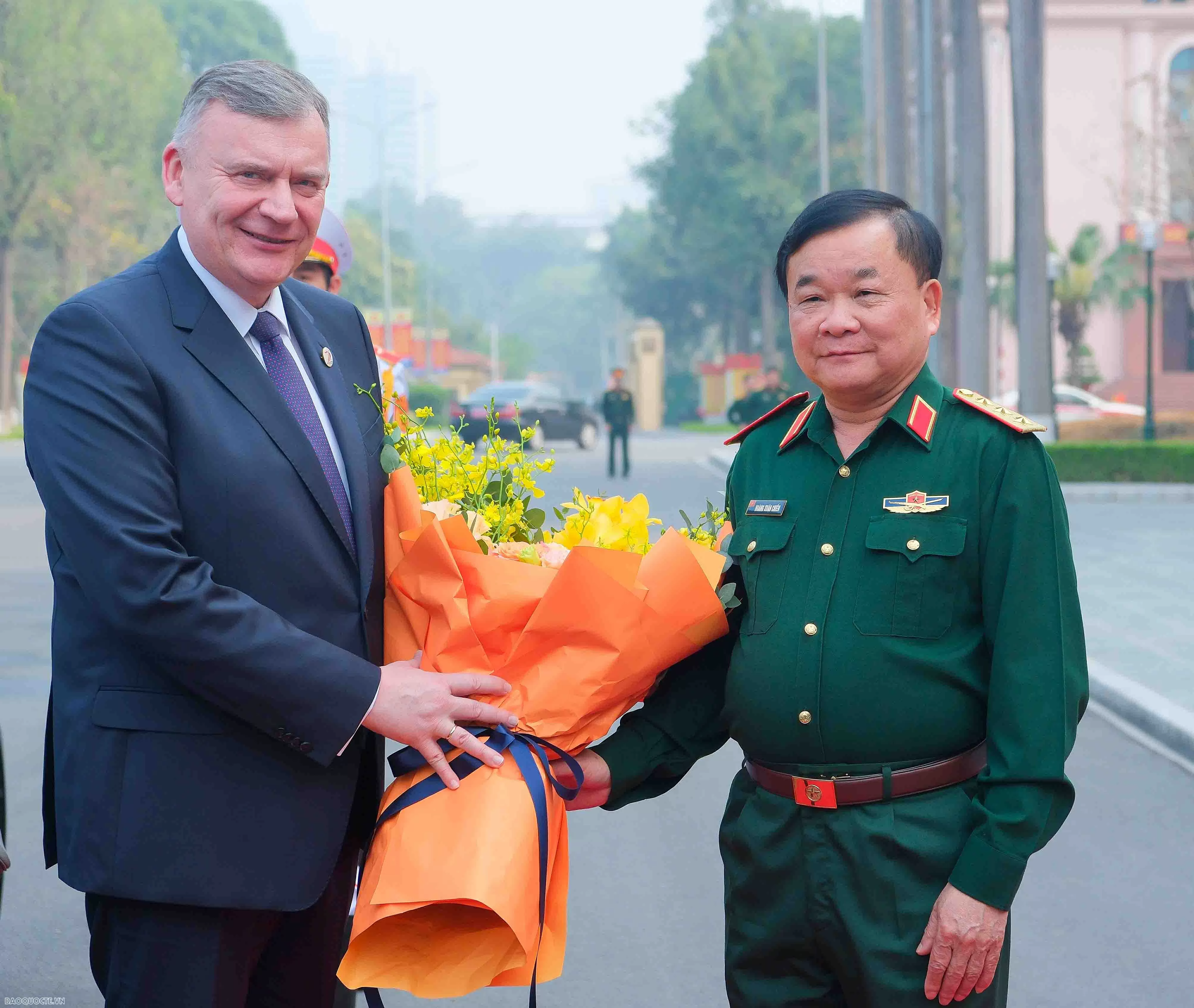 Bộ Quốc phòng Việt Nam sẵn sàng tiếp nhận quân nhân Ba Lan sang học tiếng Việt