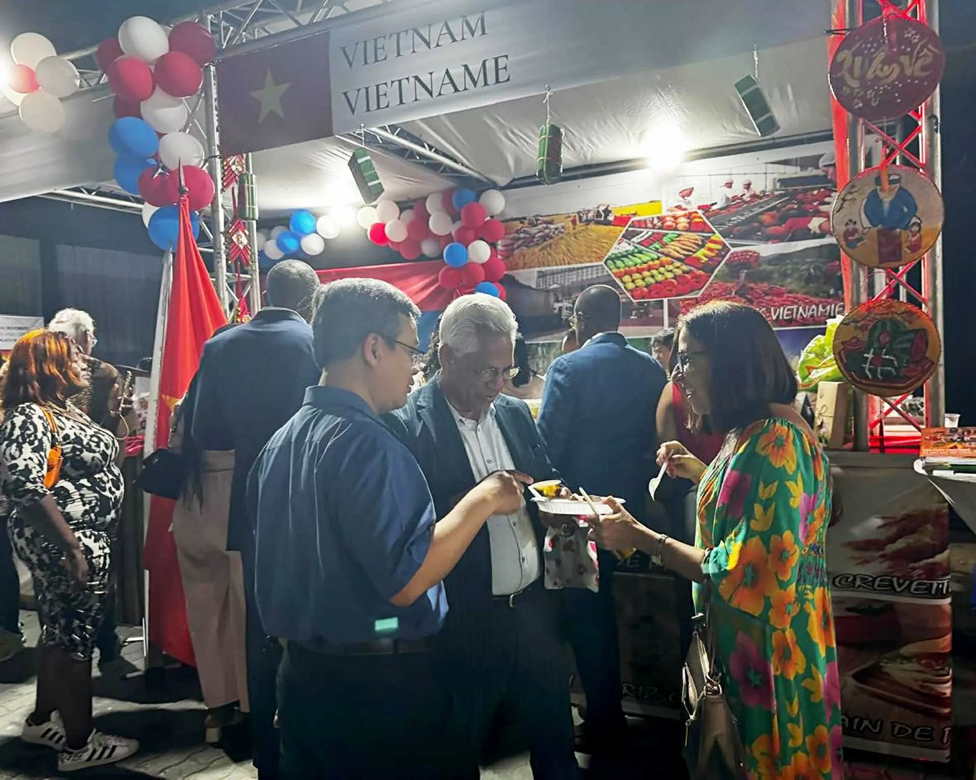 Ẩm thực Việt Nam tỏa sáng trong Đêm hương vị khối Pháp ngữ tại Angola Ẩm thực Việt Nam chinh phục thực khách trong Đêm hương vị khối Pháp ngữ tại Angola