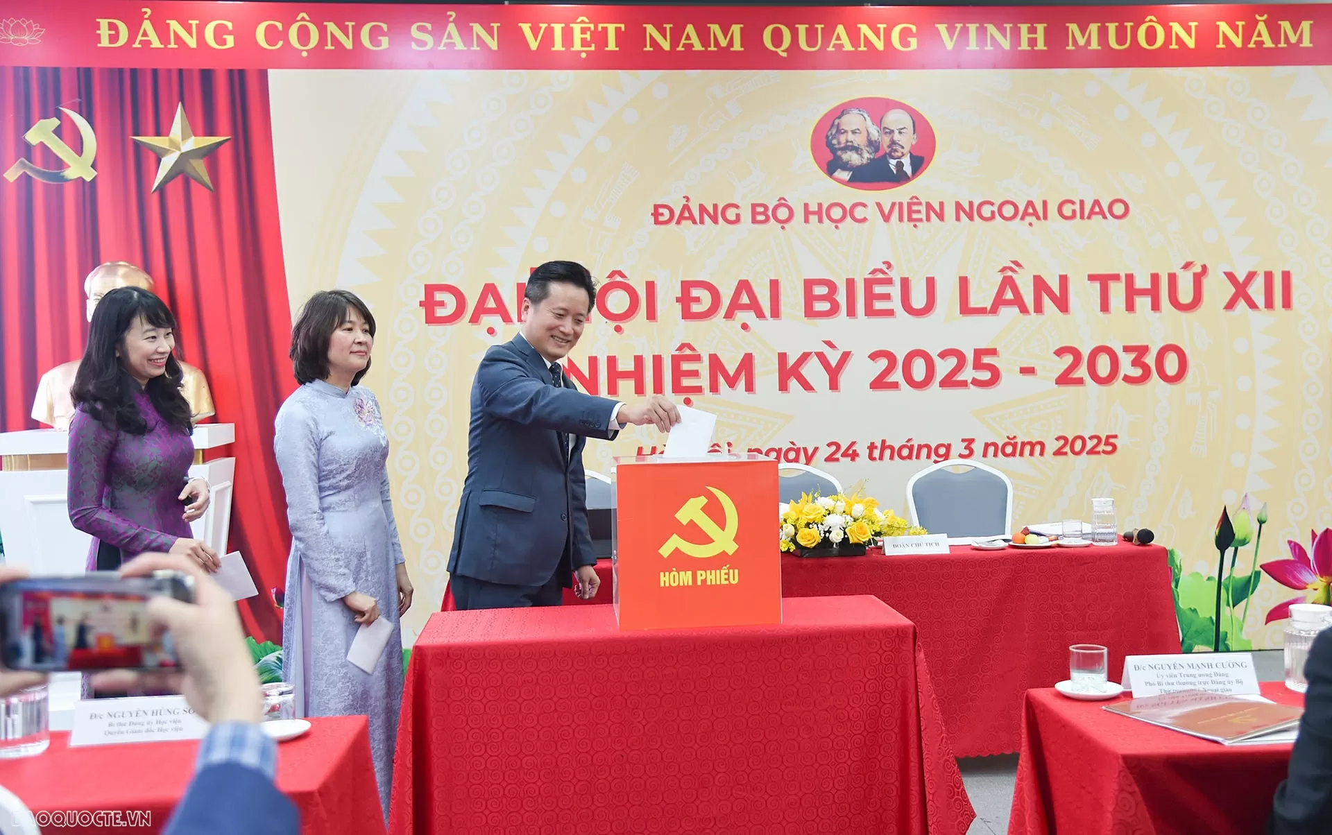 Ngày 24/3, tại Hà Nội, Đảng bộ Học viện Ngoại giao đã tổ chức thành công Đại hội nhiệm kỳ 2025-2030. (Ảnh: Anh Sơn)