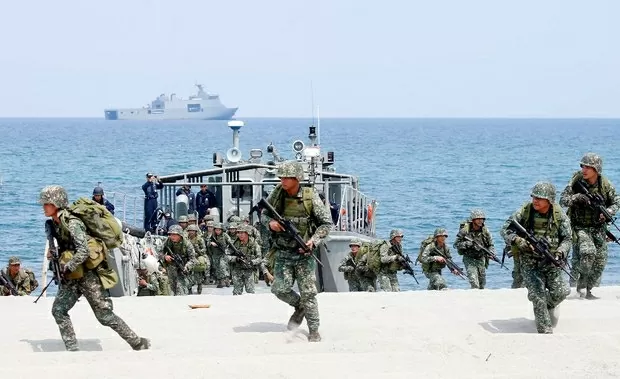 ác binh sĩ Philippines và Hạm đội Thái Bình Dương của Mỹ diễn tập chiến đấu và trao đổi kinh nghiệm tác chiến trong giai đoạn đầu của cuộc tập trận mang tên Salaknib 2025. (Nguồn: Benar News)